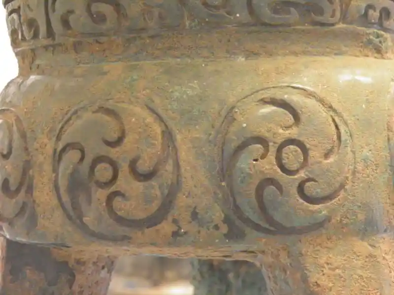 Ritual vessels, sun with spiral rays, solar disc, sun disc